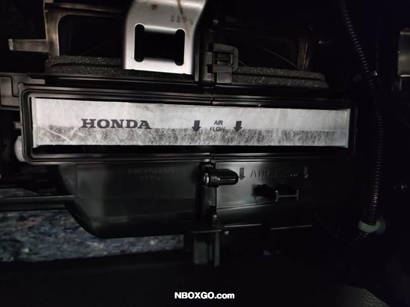 【簡単】N-BOX(JF3)のエアコンフィルター交換方法|値段・費用はいくら?