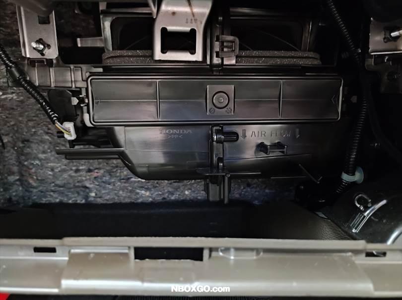 【簡単】N-BOX(JF3)のエアコンフィルター交換方法|値段・費用はいくら?